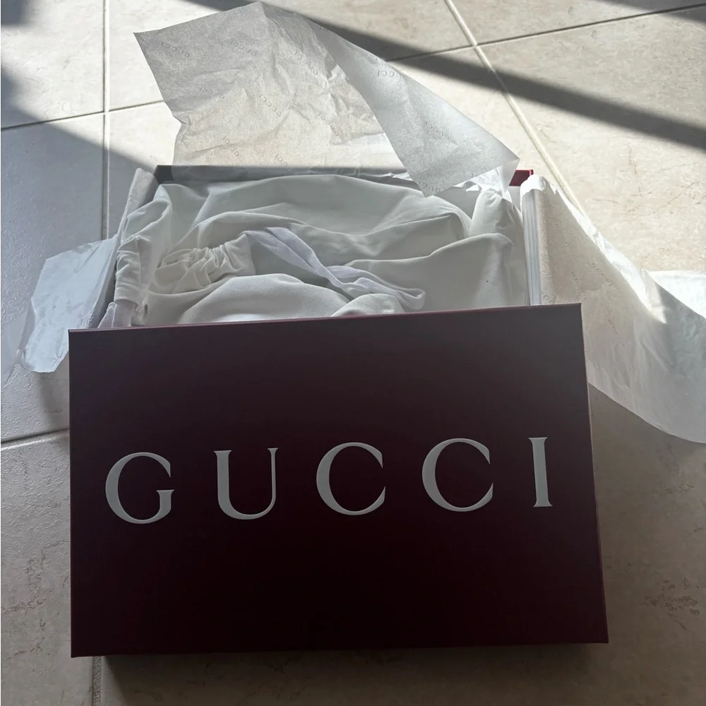 Gucci Women's Beige Loafers with Crystal Embellishments - Picture 5 of 6